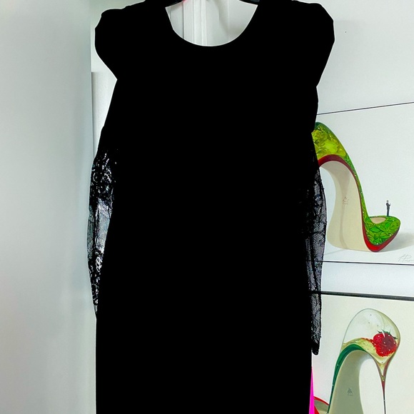 NWT Betsey Johnson Women’s Stretch Crepe Dress with Lace Sleeves - Picture 4 of 9